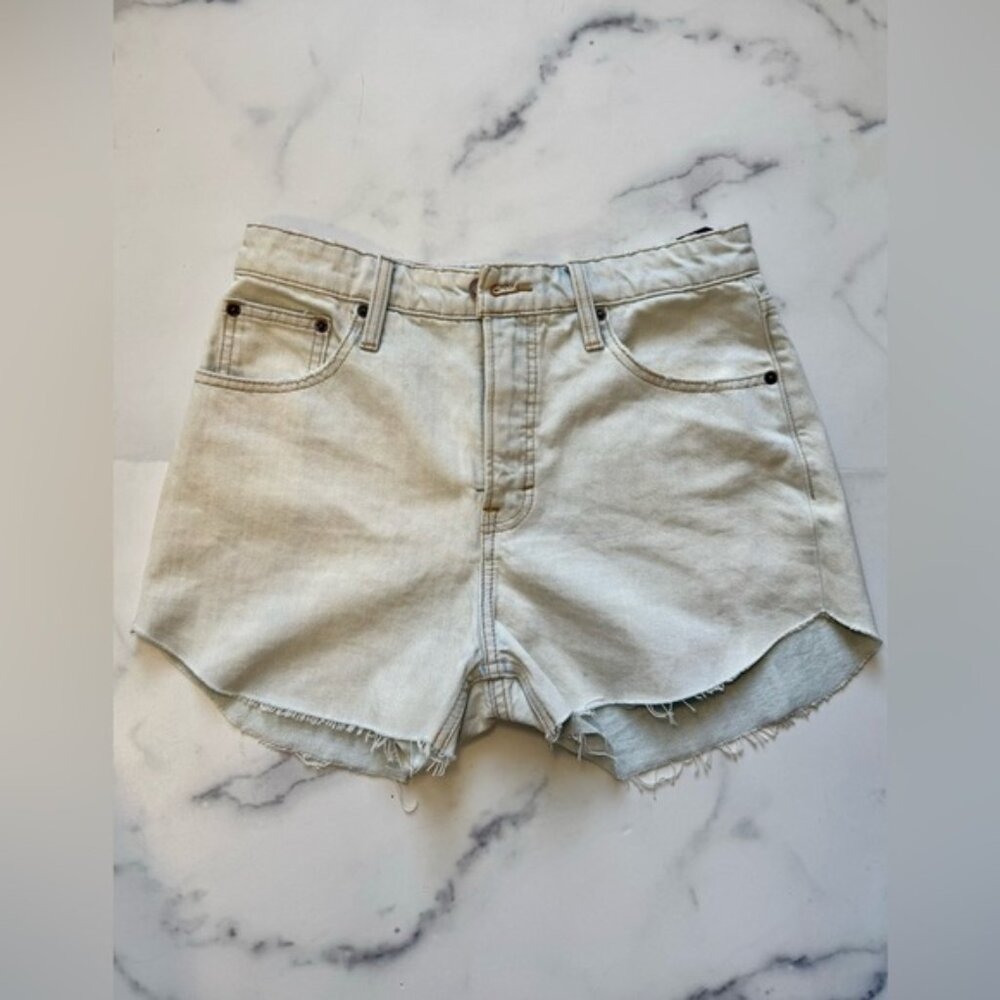 NEW WITH TAGS Lucky Brand High-Waist Light Wash Denim Shorts, Size 6